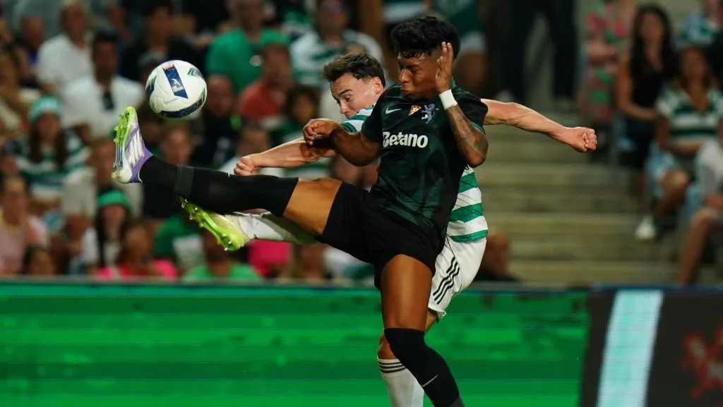 Alisson Santos, do Sporting, em ação durante o amistoso de pré-temporada. Foto: Gualter Fatia/Getty Images