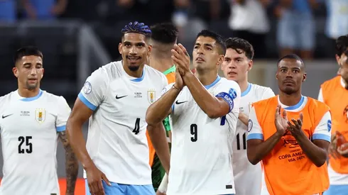 Ronald Araújo e Suárez no Uruguai. Zagueiro é alvo do Liverpool. Foto: Tim Nwachukwu