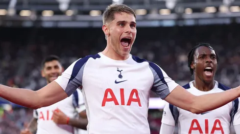 Tottenham decide renovar com Micky van de Ven para afastar interesse de Real Madrid, Liverpool e Chelsea. (Photo by Justin Setterfield/Getty Images)