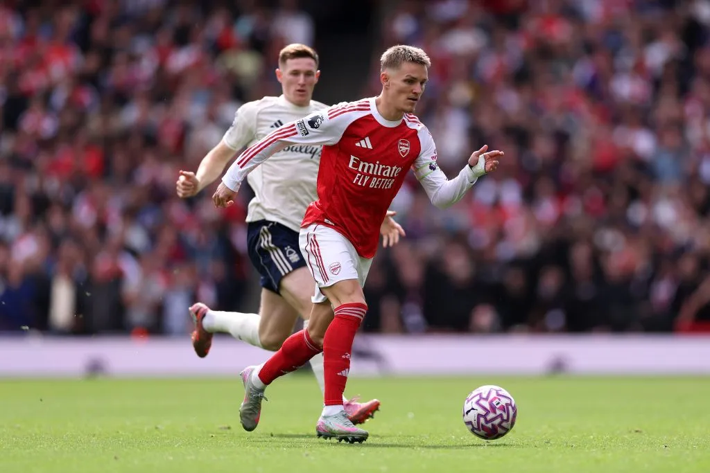 Martin Odegaard, do Arsenal, durante a partida da Premier League entre Arsenal e Nottingham Forest no Emirates Stadium, em 13 de setembro de 2025, em Londres, Inglaterra. Foto: Justin Setterfield/Getty Images