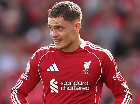 Arne Slot explica Florian Wirtz no banco de reservas do Liverpool