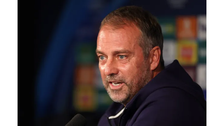 Hansi Flick é o técnico do Barcelona. (Photo by George Wood/Getty Images)