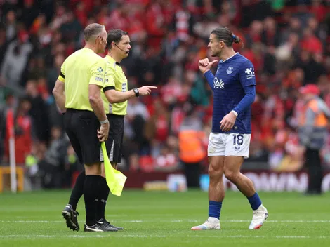 Grealish perde a paciência e expõe arbitragem de Liverpool x Everton: “Nunca vi isso"