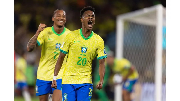 Estevão Willian, do Brasil, comemora após marcar o primeiro gol da seleção durante a partida entre Brasil e Chile, pelas Eliminatórias Sul-Americanas da Copa do Mundo da FIFA 2026, no Estádio do Maracanã, em 04 de setembro de 2025, no Rio de Janeiro, Brasil. Foto: Ruano Carneiro/Getty Images