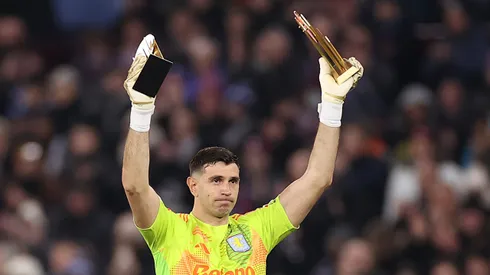 Emiliano Martínez, do Aston Villa, foi alvo do Manchester United nas últimas janelas de transferências. Foto: Ryan Pierse/Getty Images