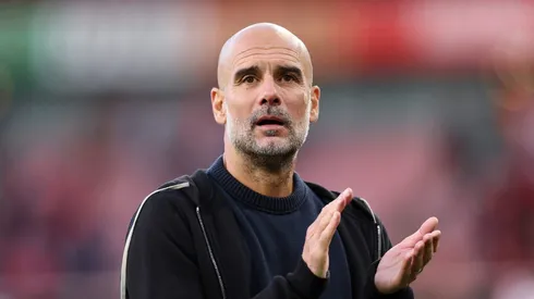 Apesar do domínio tático, a equipe de Guardiola viu a vitória escapar nos minutos finais, revelando a importância da gestão do elenco e da concentração total até o apito final. (Photo by Justin Setterfield/Getty Images)