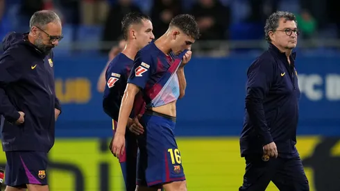 O jogador sofreu uma lesão no abdutor esquerdo e passou por avaliação médica imediata. A extensão da lesão ainda será confirmada por exames adicionais. (Photo by Alex Caparros/Getty Images)