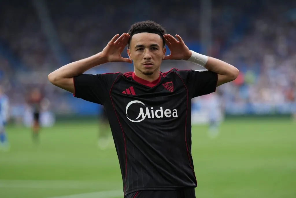 Ruben Vargas do Sevilla FC comemora seu primeiro gol durante a partida da La Liga entre Deportivo Alavés e Sevilla FC no Estádio de Mendizorroza em 20 de setembro de 2025 em Vitoria-Gasteiz, Espanha. Foto: Maple/Getty Images