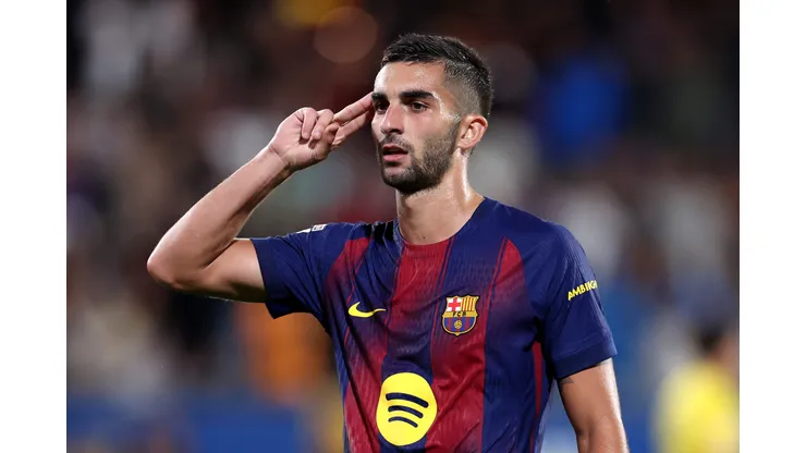 Ferrán Torres em ação pelo Barcelona. (Photo by Judit Cartiel/Getty Images)