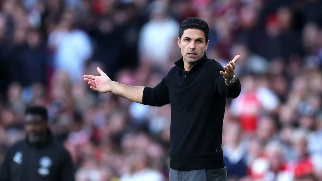 Arteta em registro durante clássico contra o City (Foto: Alex Pantling/Getty Images)