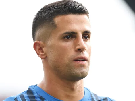 Cancelo volta a usar camisa do Corinthians, que revelou gostar