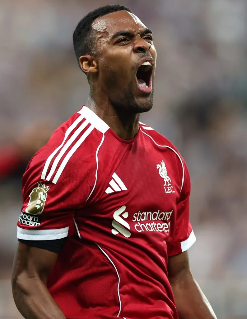 Ryan Gravenberch, do Liverpool. Time quer renovar a longo prazo com o clube, por mais que não exista pressa neste momento. Mesmo assim, ele entrou na mira do Real Madrid  (Photo by Stu Forster/Getty Images)