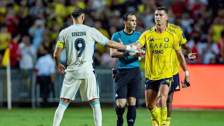 Benzema e Cristiano Ronaldo se enfrentando. Foto: Yu Chun Christopher Wong/Eurasia Sport Images/Getty Images