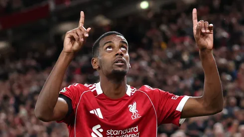 Isak em jogo do Liverpool. Foto: Stu Forster/Getty Images