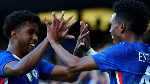 Torcida do Chelsea quer Estêvão e Andrey Santos como titulares contra o Brighton na Premier League. (Photo by Bryn Lennon/Getty Images)