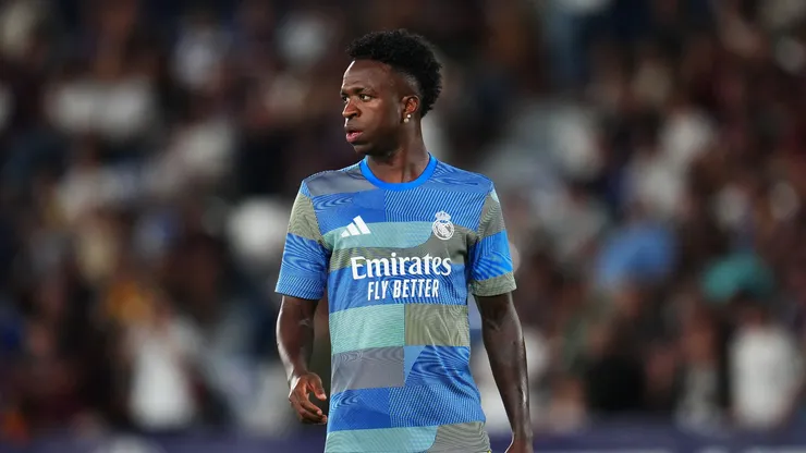 Vinicius Júnior em aquecimento pré-jogo do Real Madrid