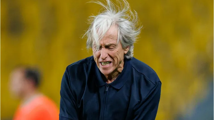 Jorge Jesus irritado em jogo do Al-Nassr (Foto: Abdullah Ahmed/Getty Images)