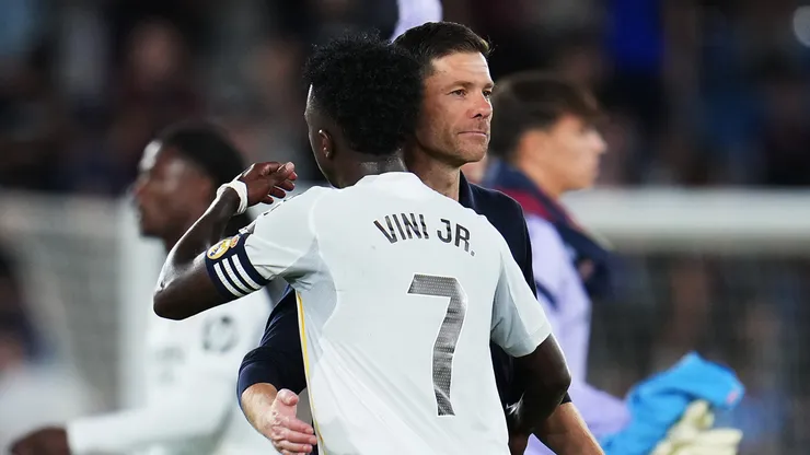 Vinicius Junior e Xabi, do Real Madrid. (Foto: Aitor Alcalde/Getty Images)