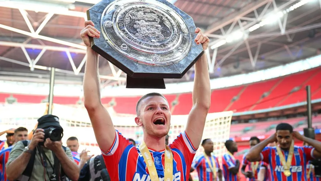 Wharton foi campeão recente no Palace diante do Liverpool (Foto: Clive Mason/Getty Images)