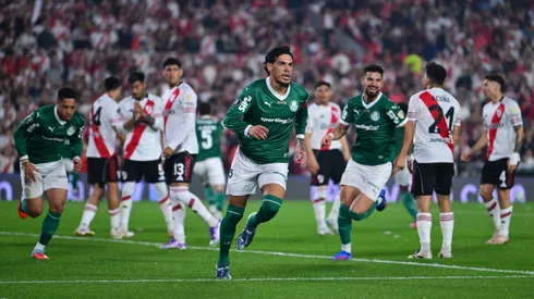 Gustavo Gomez celebra gol no Monumental de Núñez (Foto: Marcelo Endelli/Getty Images)
