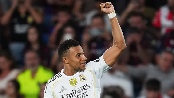 Mbappé desafia recordes de Cristiano Ronaldo e coloca seu nome entre os maiores artilheiros da história do Real Madrid. (Photo by Aitor Alcalde/Getty Images)