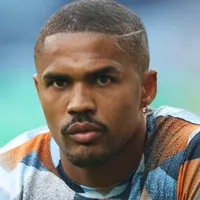 Al-Ittifaq pode fechar com Douglas Costa, ex-Grêmio
