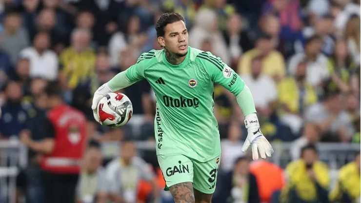 Torcida do Manchester City critica Ederson após gols sofridos em Dínamo Zagreb X Fenerbahçe. (Photo by Ahmad Mora/Getty Images)