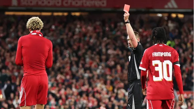 O Liverpool não contará com Hugo Ekitike no próximo jogo em Selhurst Park devido à expulsão anterior. O atacante retorna nos duelos seguintes, incluindo a Liga dos Campeões contra o Galatasaray e o confronto com o Chelsea. (Photo by Jan Kruger/Getty Images)