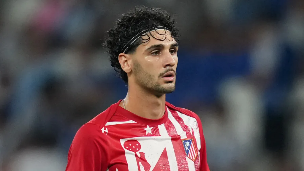 Johnny Cardoso pelo Atlético de Madrid. (Foto: Alex Caparros/Getty Images)