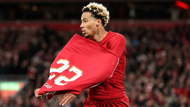 Ekitiké celebra gol pelo Liverpool na Copa da Liga (Foto: Jan Kruger/Getty Images)