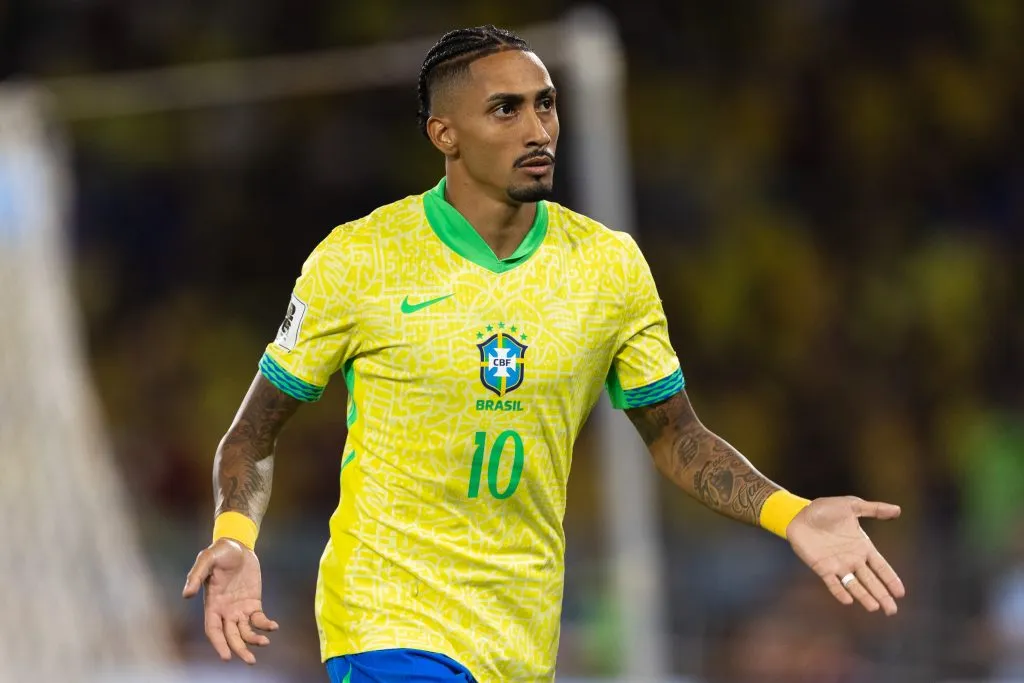 Rahinha com a camisa 10 da Seleção Brasileira, no Maracanã. Foto: Ruano Carneiro/Getty Images