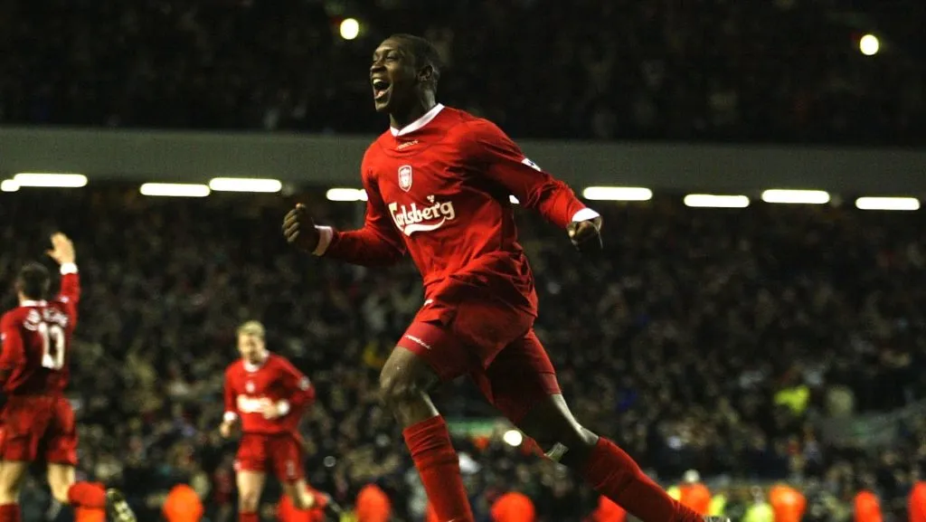 Emile Heskey comemorando gol pelo Liverpool. Foto: Gary M. Prior/Getty Images