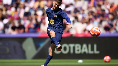 Gavi só deve jogar pelo Barcelona em 2026. (Photo by Alex Caparros/Getty Images)