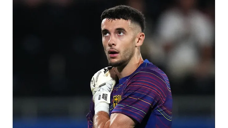 Barcelona sai perdendo para o Real Oviedo após falha bizarra do goleiro Joan García. (Photo by Alex Caparros/Getty Images)