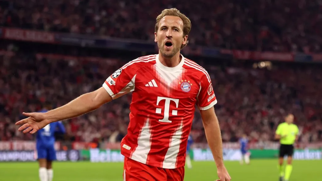 Harry Kane comemorando gol pelo Bayern de Munique. Foto: Maja Hitij/Getty Images