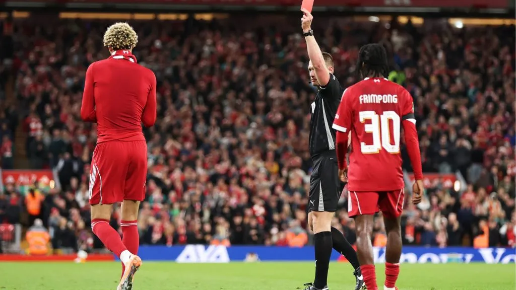 Hugo Ekitiké levou o cartão vermelho após comemoração efusiva contra o Southampton (Foto: Jan Kruger/Getty Images)