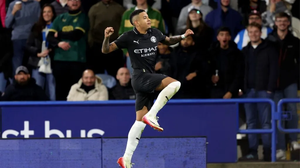 Savinho fez gol pelo Manchester City e foi elogiado por Guardiola (foto: Matt McNulty/Getty Imagens)
