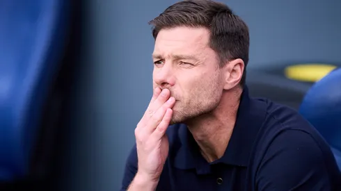 Xabi Alonso no banco de reservas do Real Madrid. Foto: Juan Manuel Serrano Arce/Getty Images