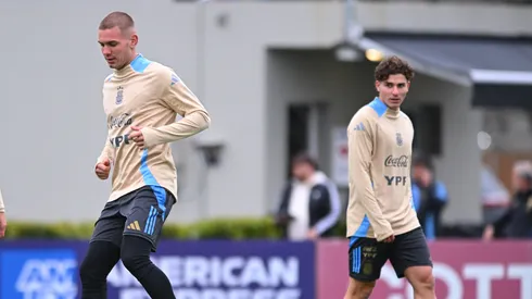Mastantuono e Álvarez treinando pela Seleção Argentina. Foto: Rodrigo Valle/Getty Images
