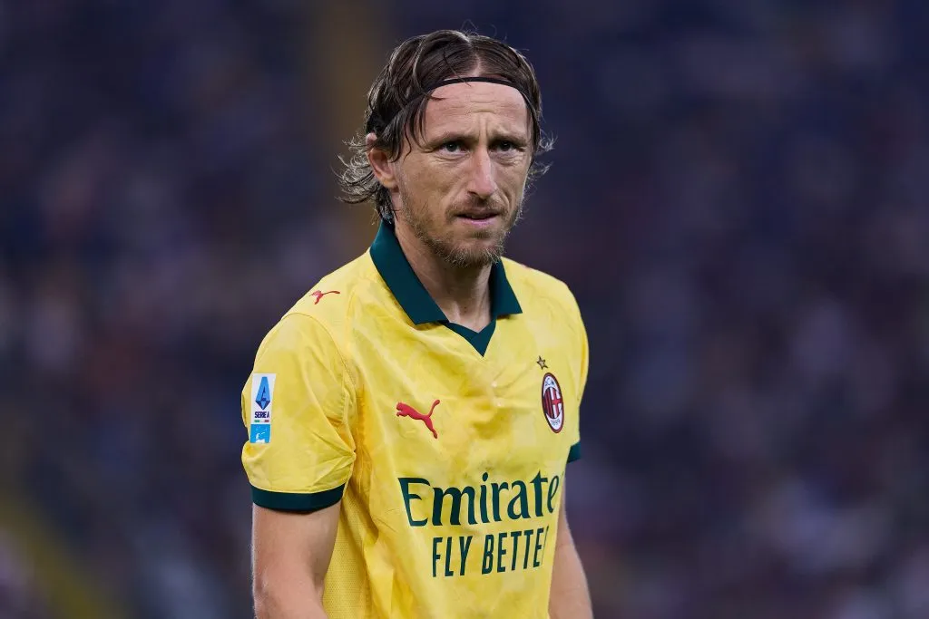 Modric com a camisa do Milan – Photo by Emmanuele Ciancaglini/Getty Images