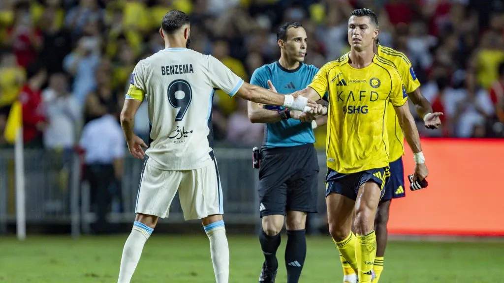 Benzema e Cristiano Ronaldo em Al-Ittihad x Al-Nassr. Foto: Yu Chun Christopher Wong/Eurasia Sport Images/Getty Images