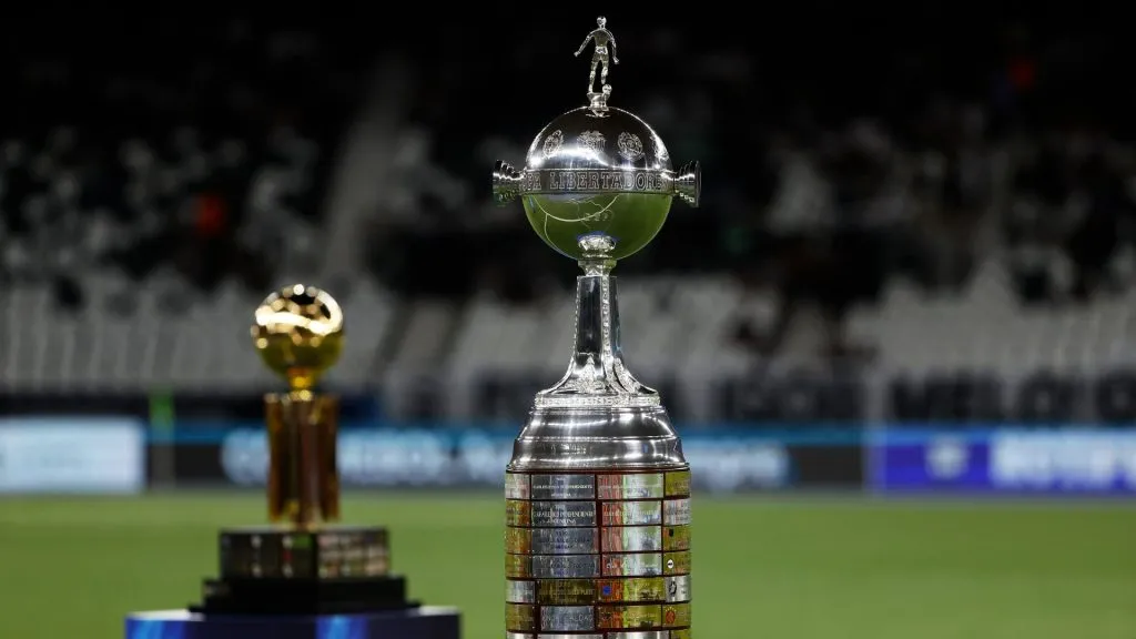 Troféu da Libertadores será erguido em outubro de 2025 (foto: Wagner Meier/Getty Imagens)