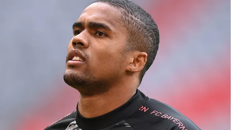 Douglas Costa abre mão de valores e tenta retorno ao Grêmio para 2026. Foto: Lukas Barth-Tuttas - Pool/Getty Images