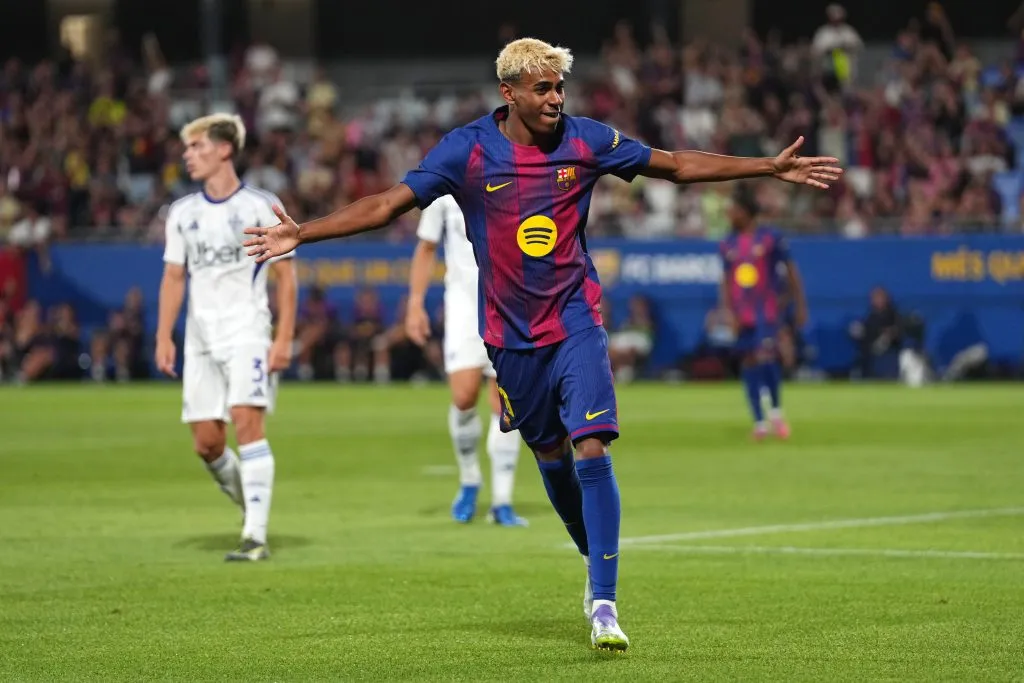 Lamine Yamal, do FC Barcelona, ​​comemora o quinto gol de sua equipe