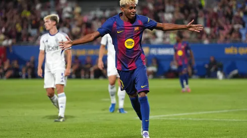 Lamine Yamal, do FC Barcelona, comemora o quinto gol de sua equipe durante a partida do Troféu Joan Gamper entre o FC Barcelona e o Como1907 no Estádio Johan Cruyff em 10 de agosto de 2025 em Barcelona, Espanha. Foto: Alex Caparros/Getty Images