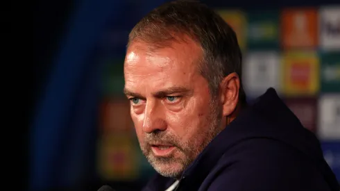 Hansi Flick, técnico do FC Barcelona, fala à imprensa durante uma coletiva de imprensa antes da Fase MD1 da Liga dos Campeões da UEFA 2025/26 contra o Newcastle United no St James' Park, em 17 de setembro de 2025 em Newcastle upon Tyne, Inglaterra. Foto: George Wood/Getty Images