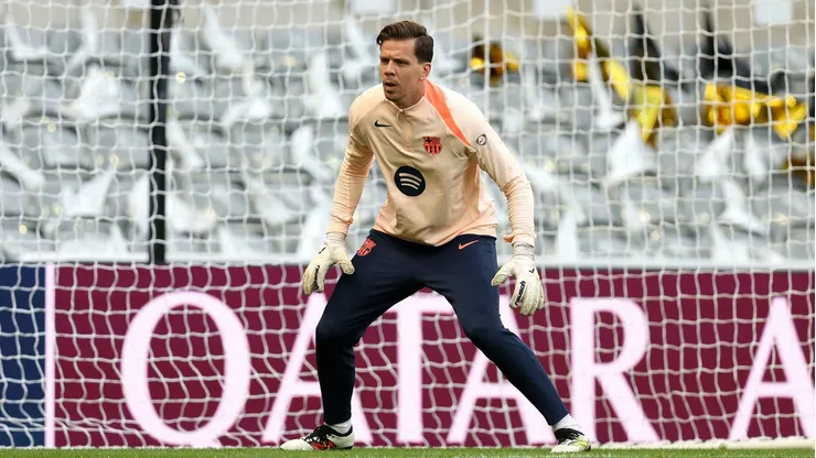 NEWCASTLE UPON TYNE, ENGLAND - SEPTEMBER 17: Wojciech Szczesny of FC Barcelona takes part in an exercise during a training session ahead of the UEFA Champions League 2025/26 League Phase MD1 against Newcastle United at St James' Park on September 17, 2025 in Newcastle upon Tyne, England. (Photo by George Wood/Getty Images)