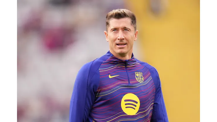 Lewandowski em ação pelo Barcelona. (Photo by Alex Caparros/Getty Images)