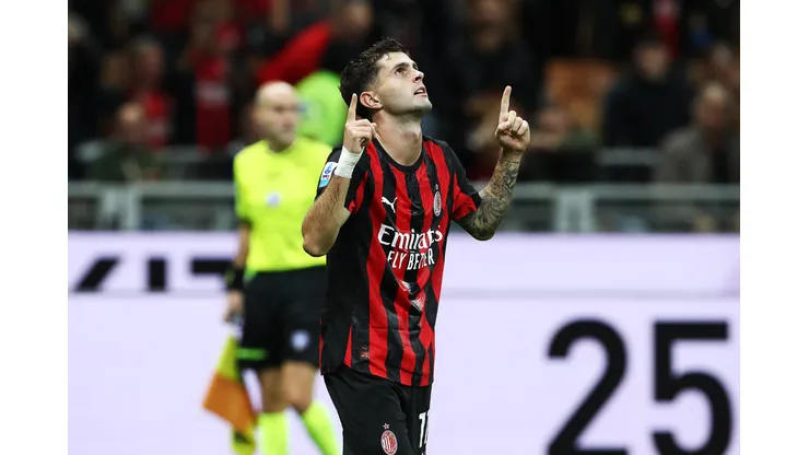 O AC Milan equilibra valorização de Pulisic e atenção ao mercado defensivo. (Photo by Marco Luzzani/Getty Images)