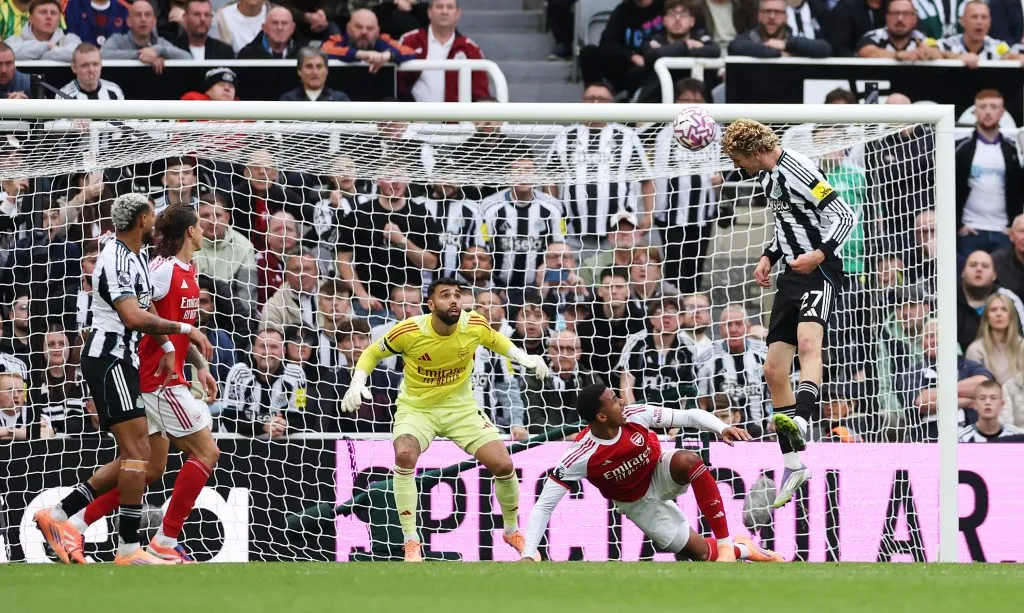 Nick Woltemade, do Newcastle United, marca o primeiro gol de sua equipe durante a partida da Premier League entre Newcastle United e Arsenal no St James’ Park em 28 de setembro de 2025 em Newcastle upon Tyne, Inglaterra. Foto: Stu Forster/Getty Images